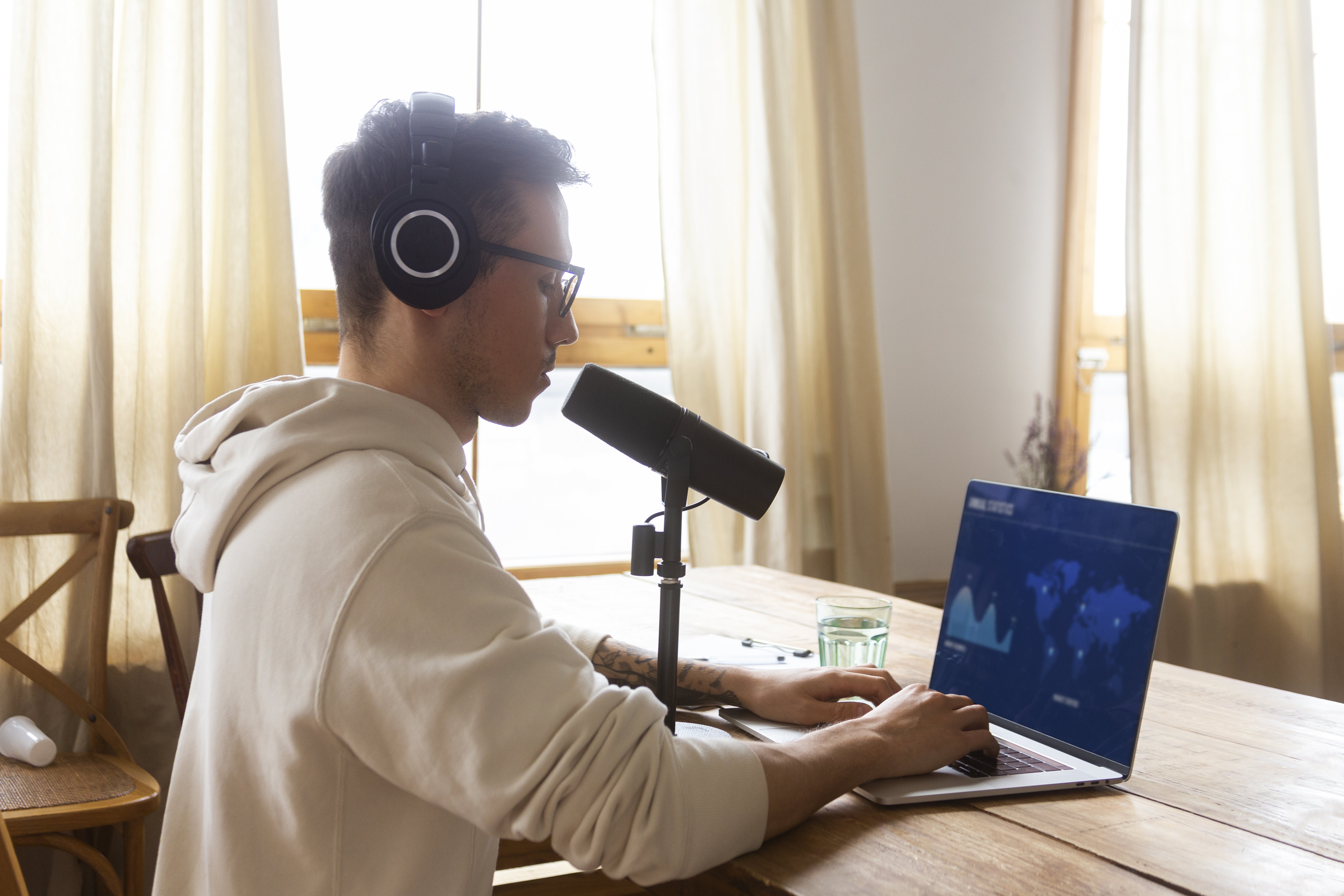 The Pros and Cons of Using AI Voice Agents in Healthcare